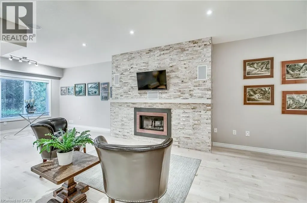 19 SIMMONDS Drive Unit# 14, #14