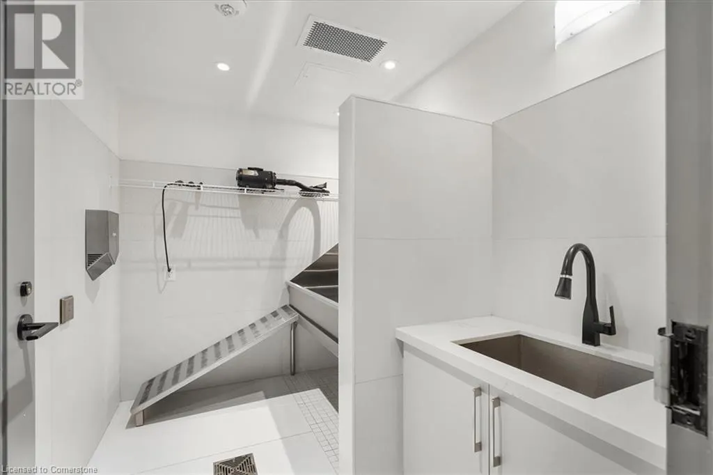 2450 OLD BRONTE Road Unit# 706, #706