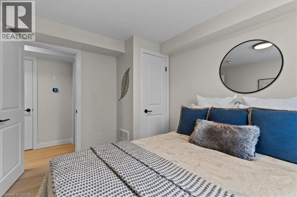 2 PIPERS GREEN Court
