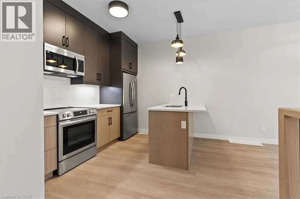 2 PIPERS GREEN Court