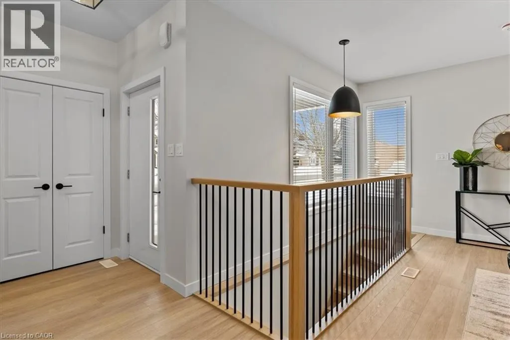 2 PIPERS GREEN Court