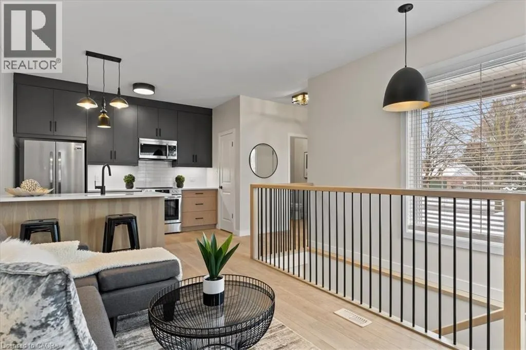 2 PIPERS GREEN Court