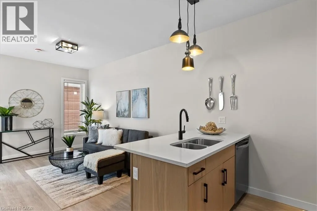 2 PIPERS GREEN Court
