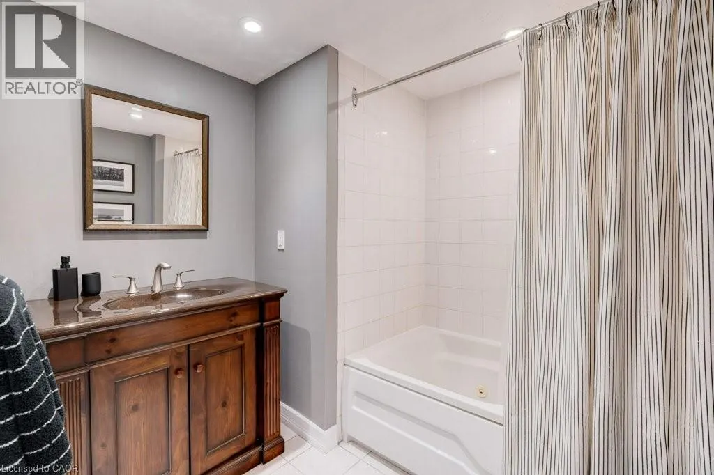 100 BRONTE Road Unit# 214, #214