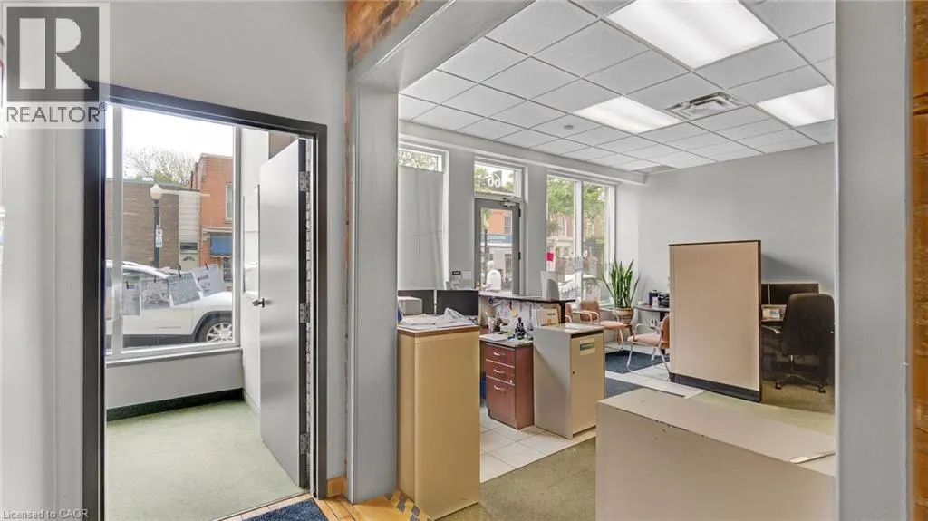 66 KING Street W
