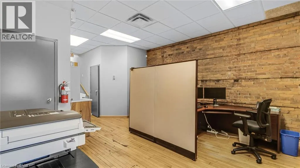 66 KING Street W