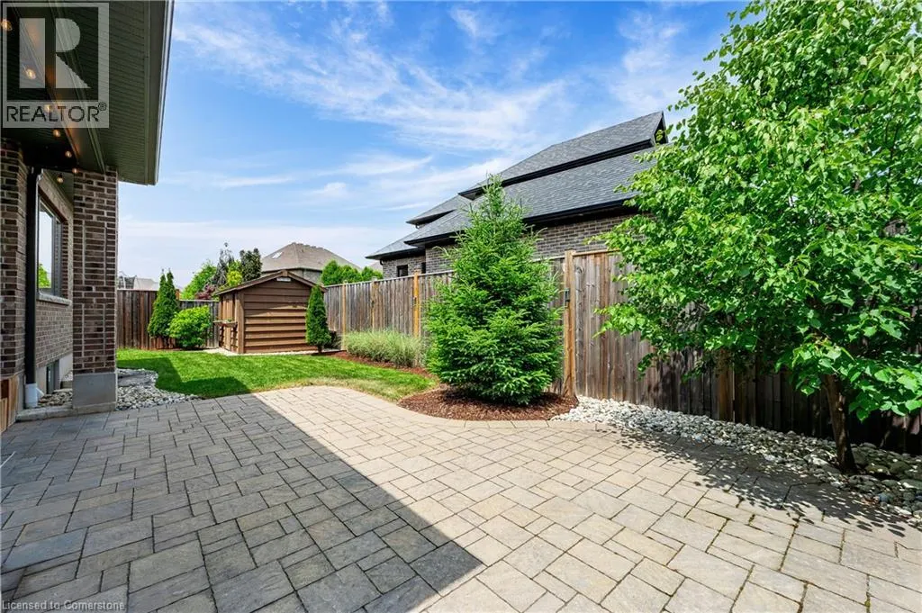 546 MANOR RIDGE Crescent