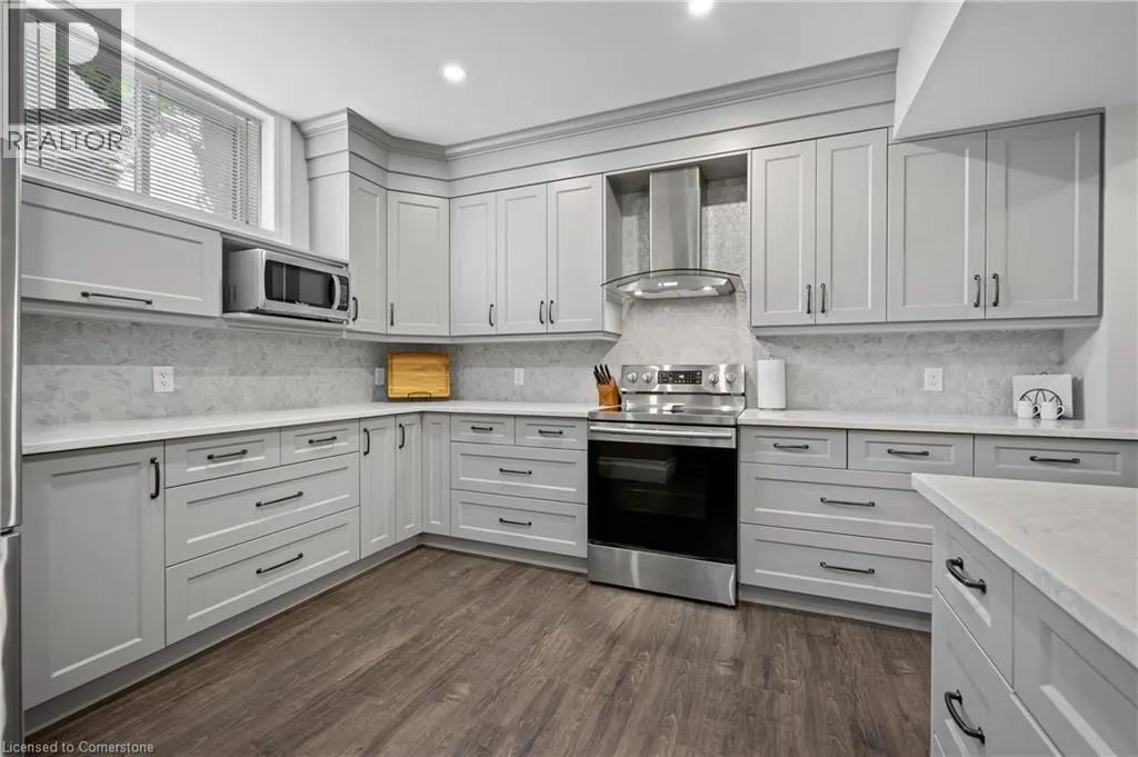 546 MANOR RIDGE Crescent