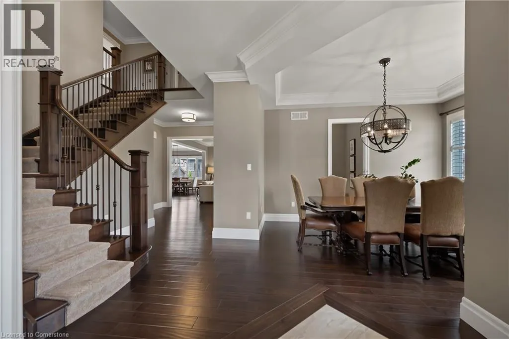 546 MANOR RIDGE Crescent