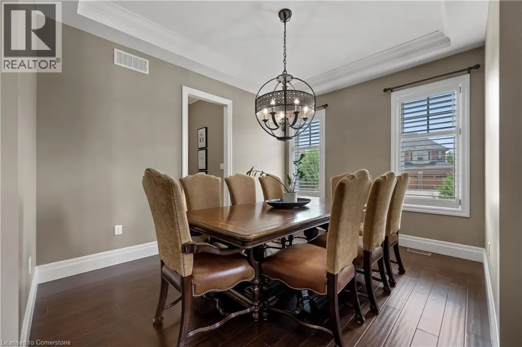 546 MANOR RIDGE Crescent