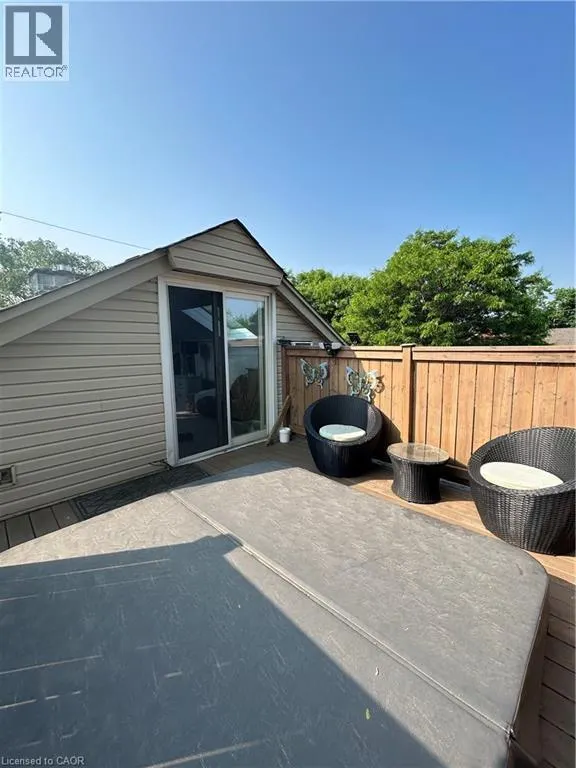 34 QUEENSWAY Drive