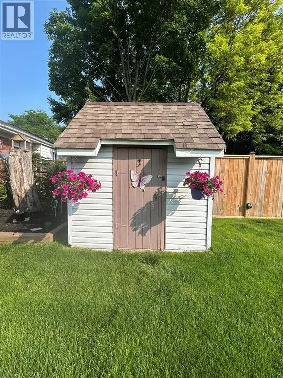 34 QUEENSWAY Drive