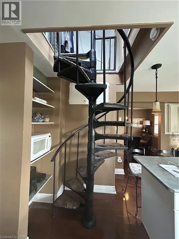 34 QUEENSWAY Drive