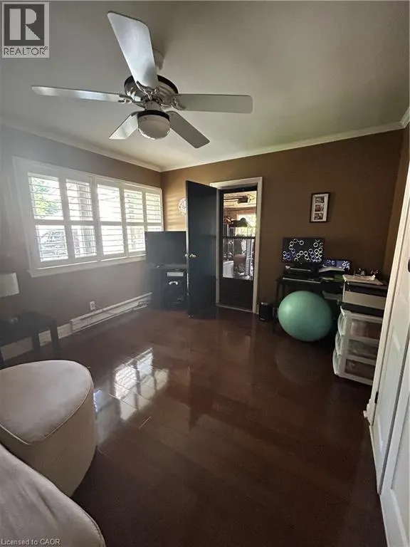 34 QUEENSWAY Drive
