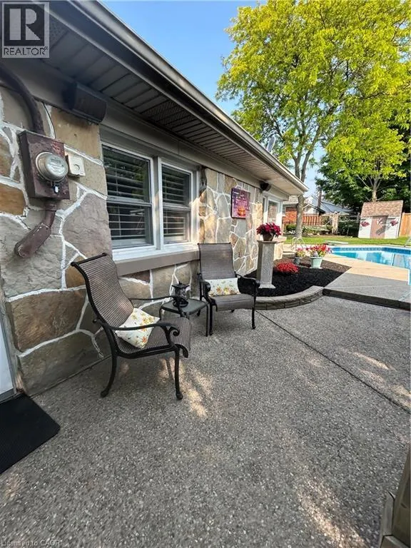 34 QUEENSWAY Drive