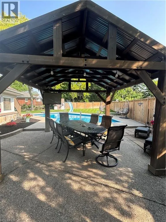 34 QUEENSWAY Drive