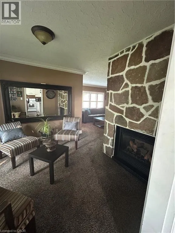 34 QUEENSWAY Drive