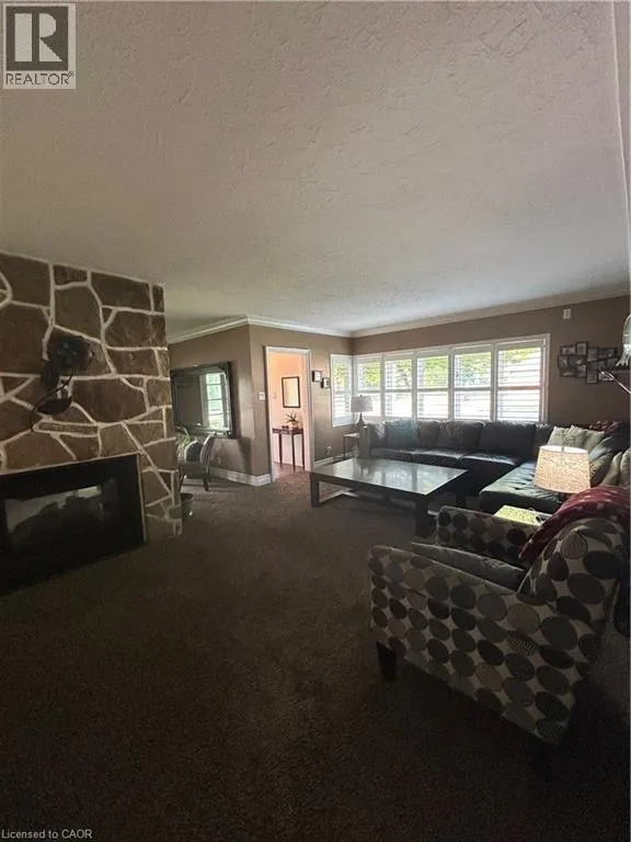 34 QUEENSWAY Drive