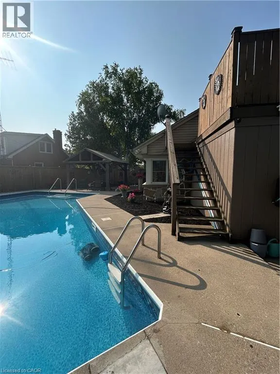 34 QUEENSWAY Drive