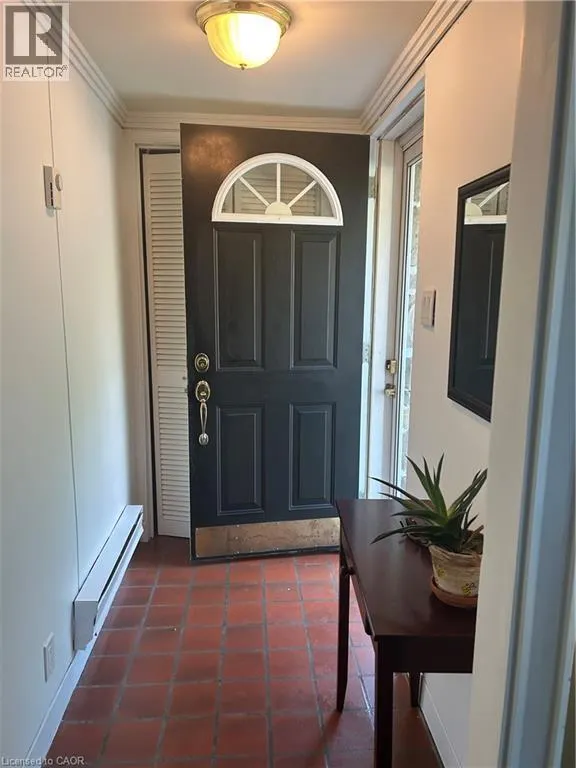 34 QUEENSWAY Drive
