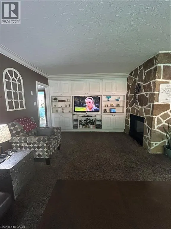 34 QUEENSWAY Drive