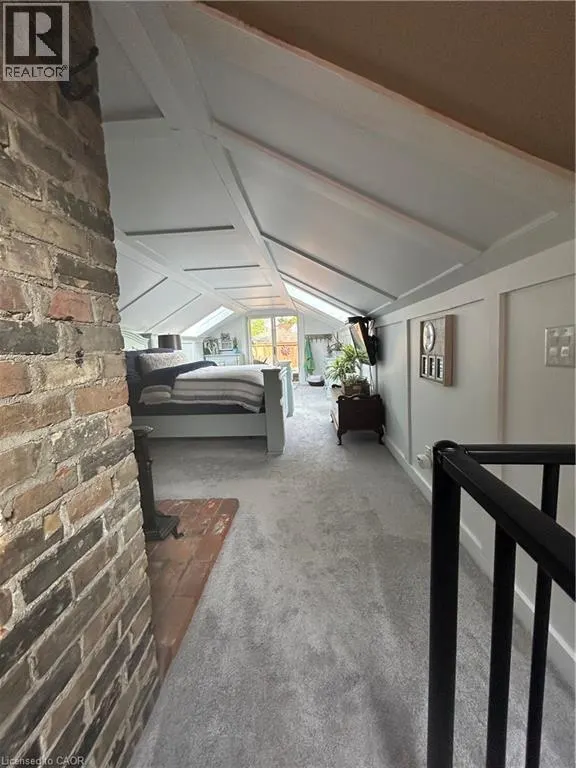 34 QUEENSWAY Drive