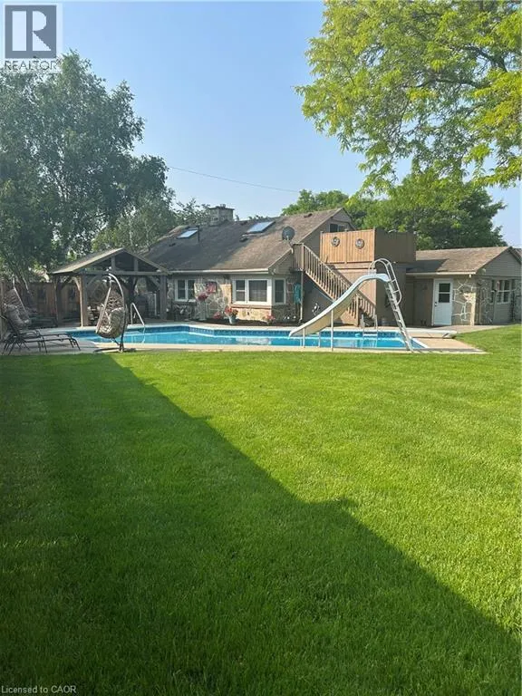 34 QUEENSWAY Drive