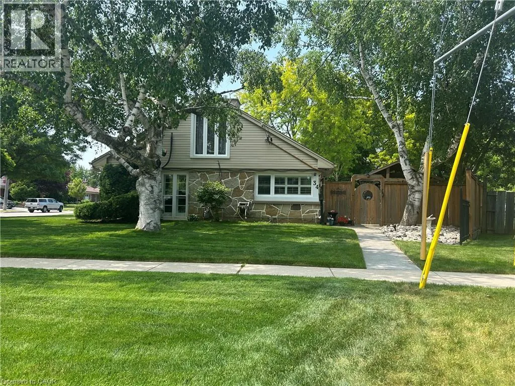 34 QUEENSWAY Drive