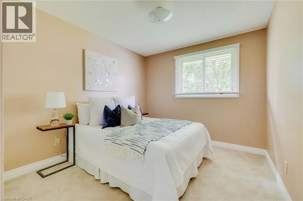 15 LAGUNA Crescent
