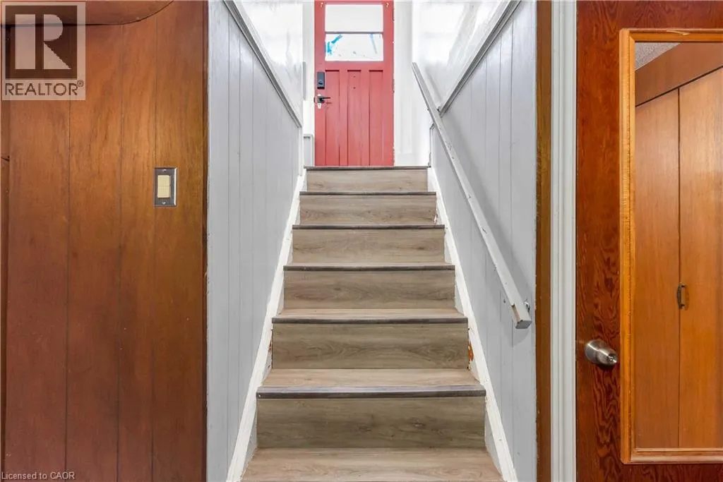 93 CORMAN Avenue