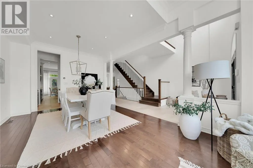 6 VANDERBURGH Lane