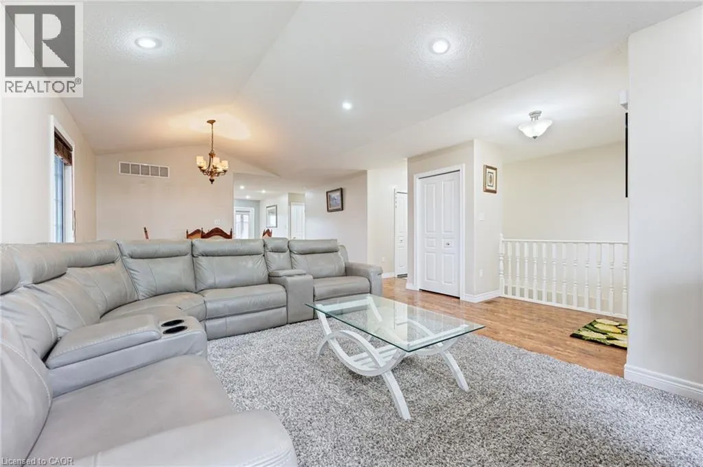 332 DUNCOMBE Road