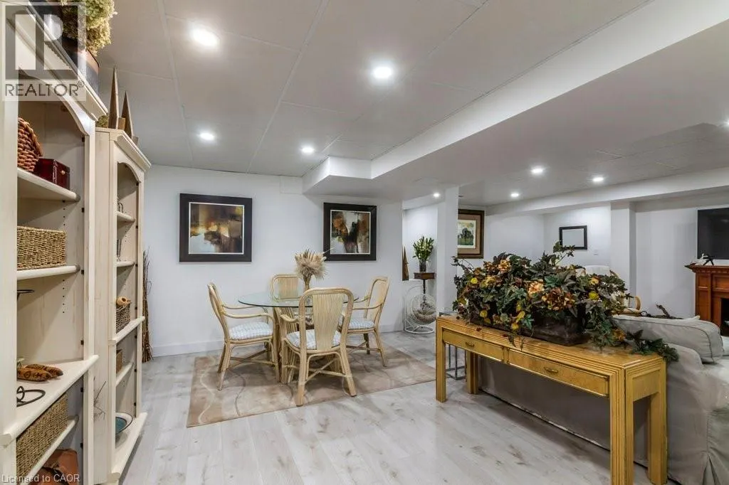 747 GARDEN COURT Crescent