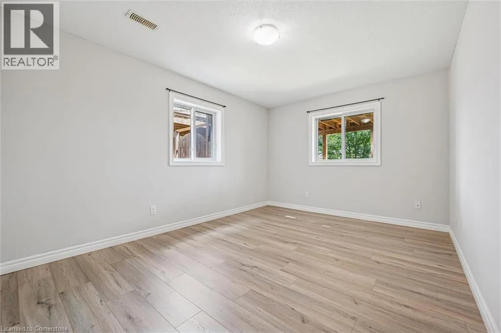 383 TEALBY Crescent