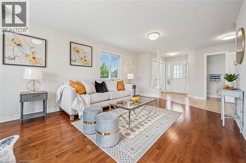 383 TEALBY Crescent