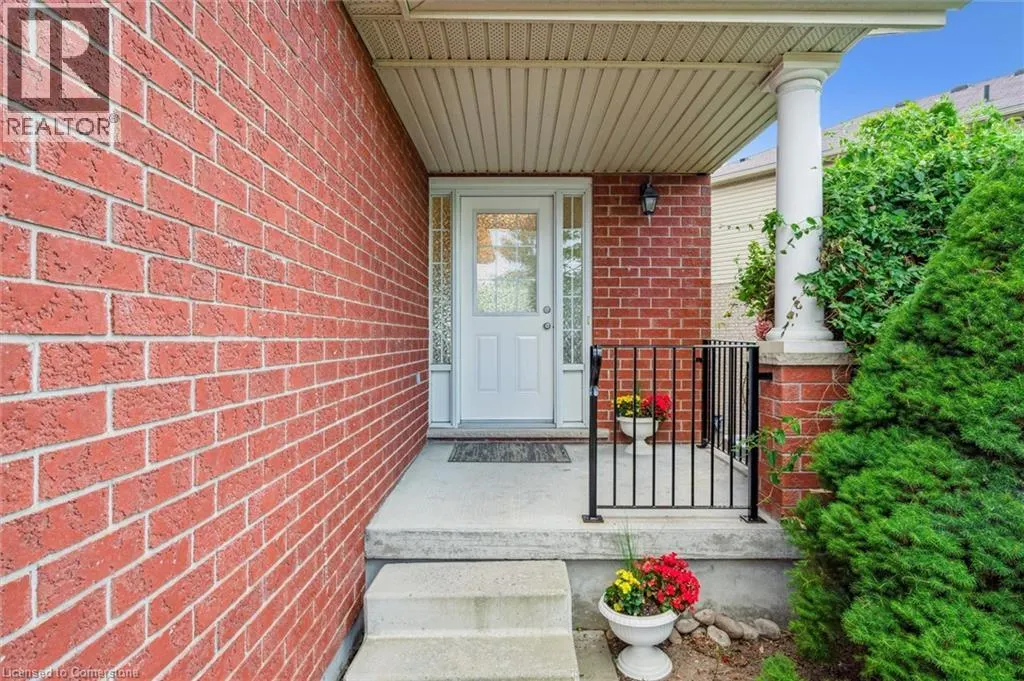 383 TEALBY Crescent