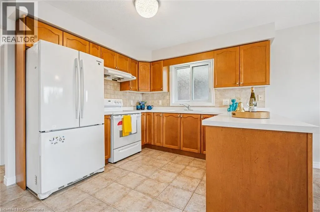 383 TEALBY Crescent