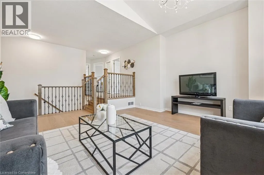 383 TEALBY Crescent