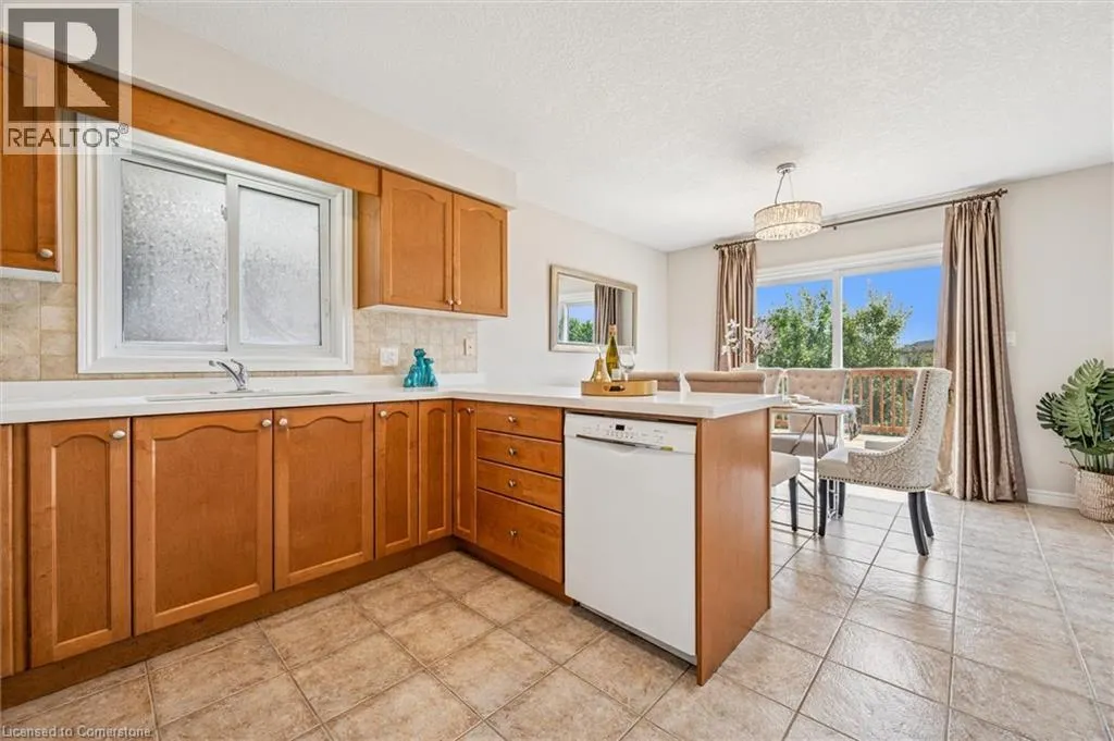 383 TEALBY Crescent