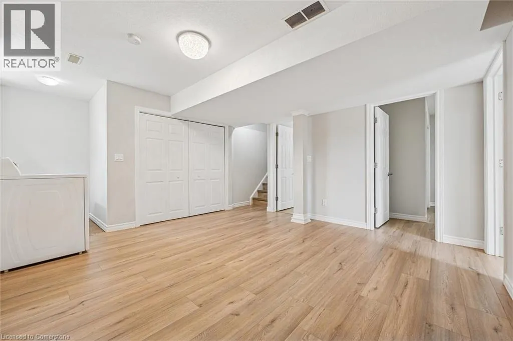 383 TEALBY Crescent