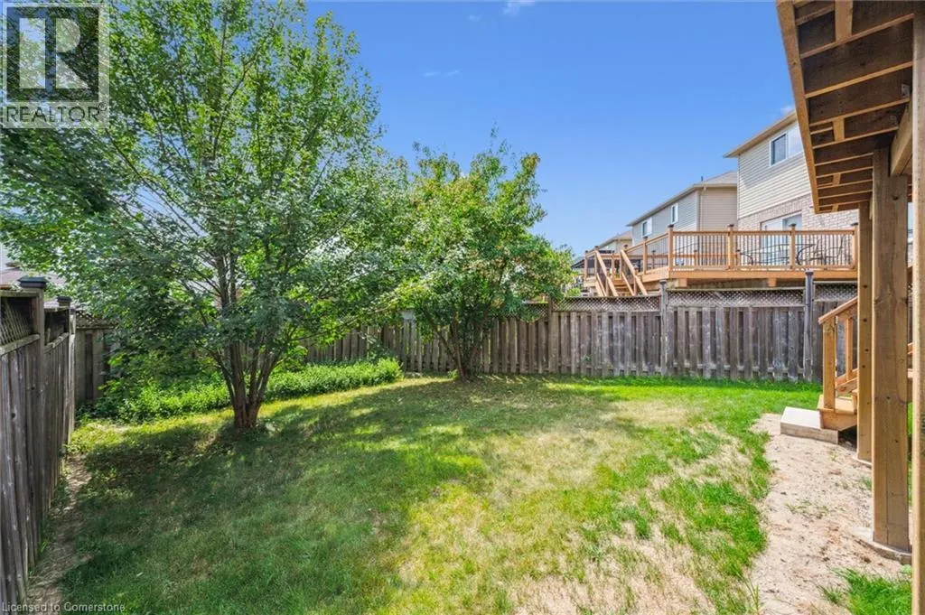 383 TEALBY Crescent
