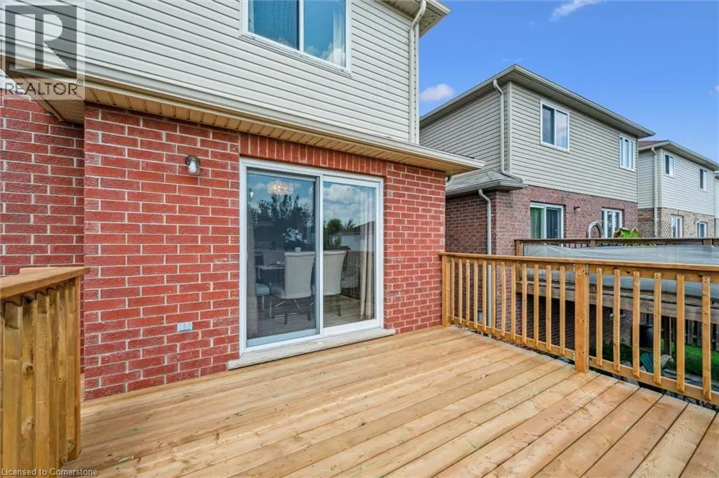 383 TEALBY Crescent