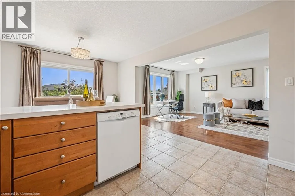 383 TEALBY Crescent
