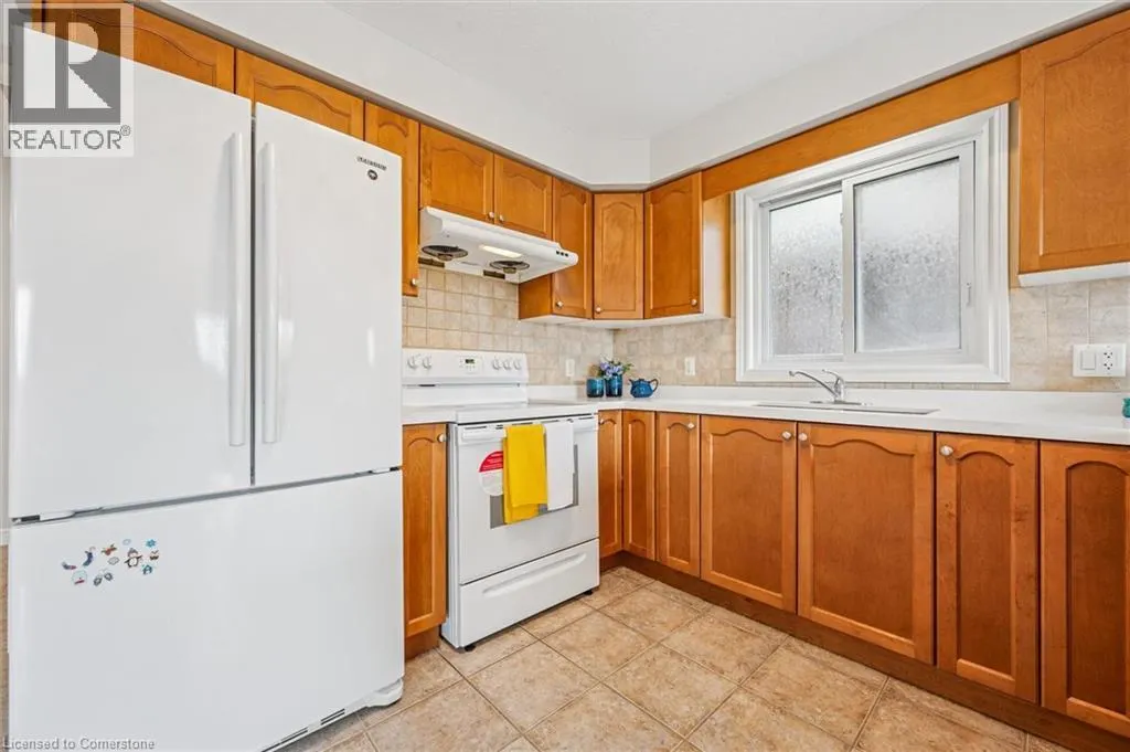 383 TEALBY Crescent