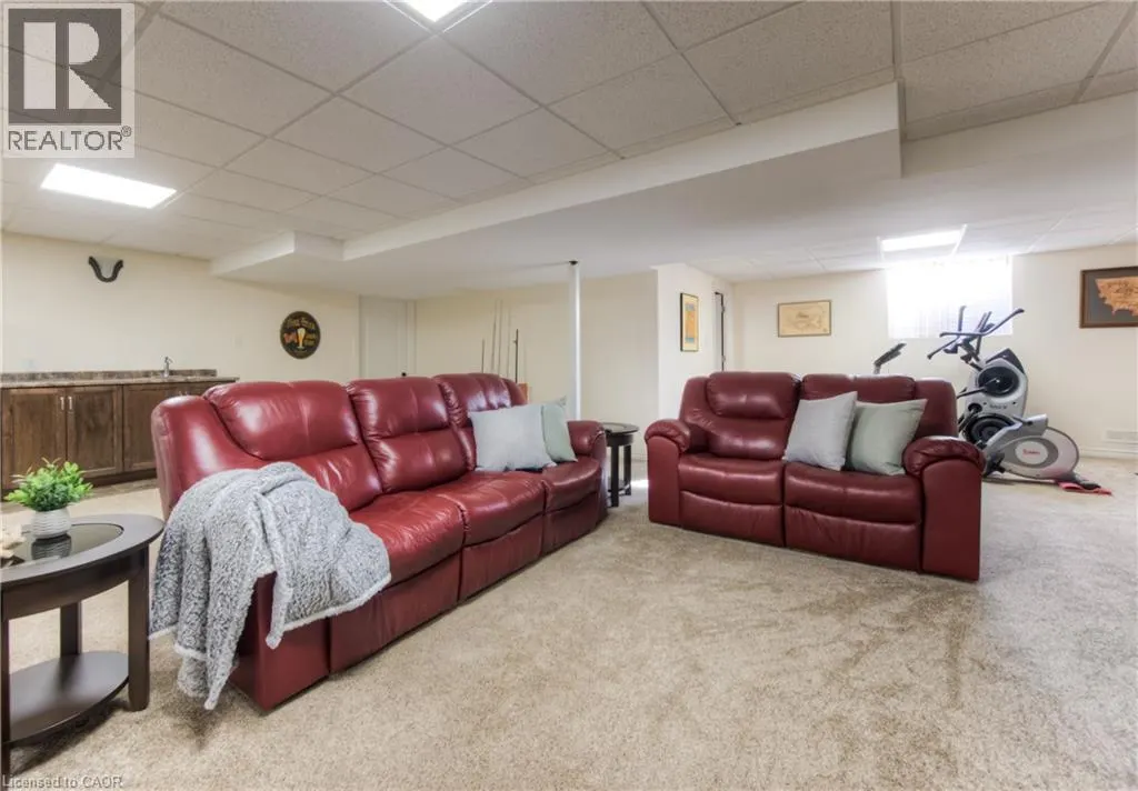 28 AMBERDALE Way