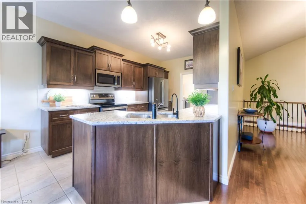 28 AMBERDALE Way