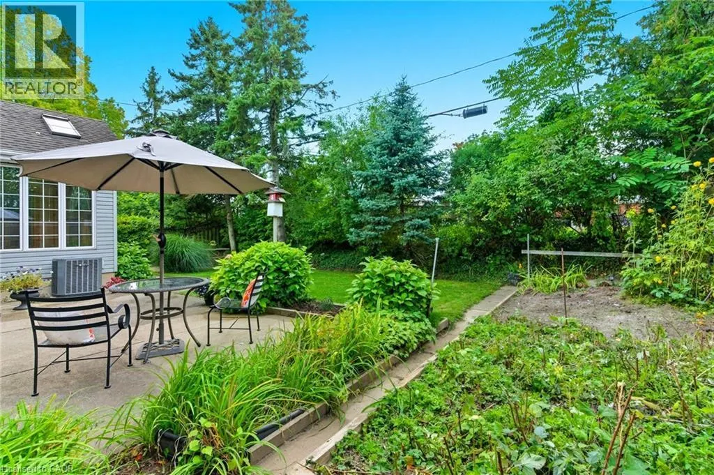 16 GLENDALE Drive