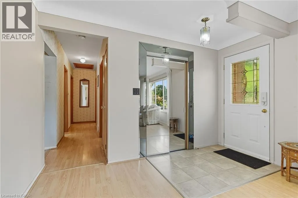 16 GLENDALE Drive