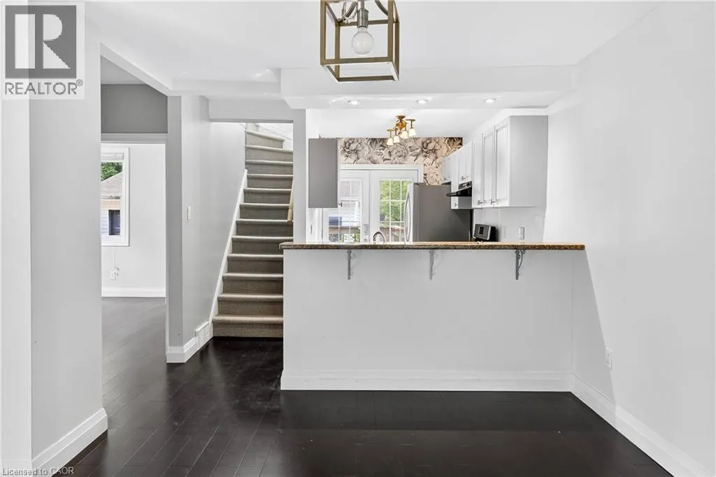 4 ROSE Street