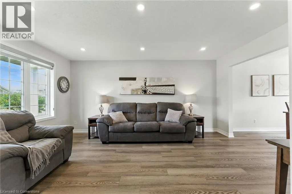 252 FENNEL Street